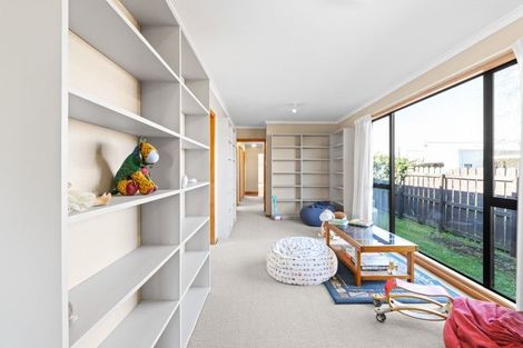 Photo of property in 5b Truby King Street, Merrilands, New Plymouth, 4312