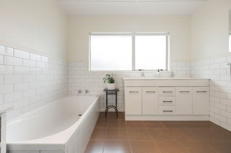 Photo of property in 14a Taylor Terrace, St Andrews, Hamilton, 3200