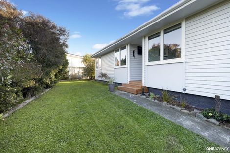 Photo of property in 22 Bartlett Grove, Tawa, Wellington, 5028