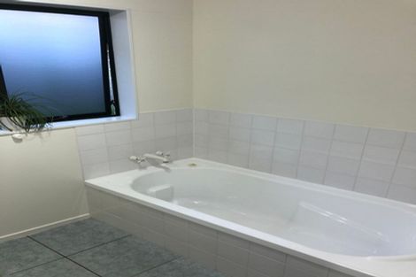 Photo of property in 91 Moyrus Crescent, East Tamaki Heights, Auckland, 2016