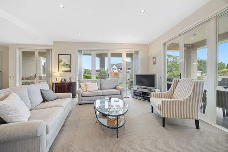 Photo of property in 22 Bluefin Way, West Harbour, Auckland, 0618
