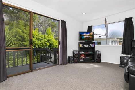 Photo of property in 14 Barnfield Place, Glendene, Auckland, 0602