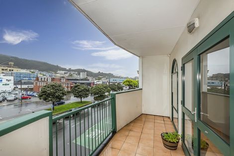 Photo of property in Royal Regal Apartments, 50u2 Cambridge Terrace, Te Aro, Wellington, 6011