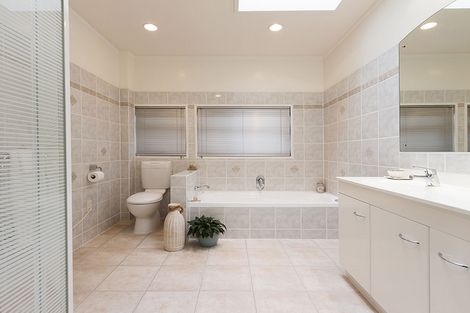 Photo of property in 6 Redoubt Road, Goodwood Heights, Auckland, 2105