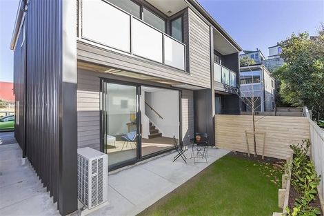 Photo of property in 74u5 Derwent Street, Island Bay, Wellington, 6023
