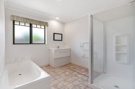 Photo of property in 30 Strachan Way, Highbury, Palmerston North, 4412