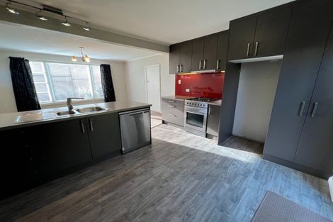 Photo of property in 16 Stirling Crescent, Hokowhitu, Palmerston North, 4410