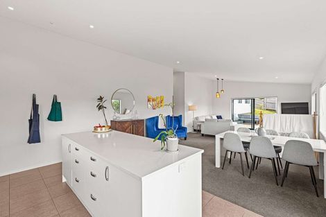 Photo of property in 14 Rauta Way, Helensville, 0800