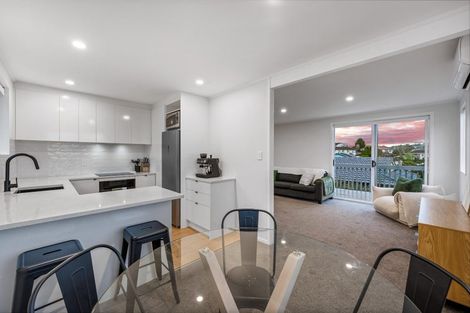 Photo of property in 24 Halloran Place, Massey, Auckland, 0614