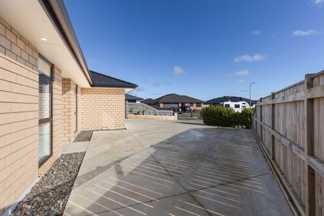 Photo of property in 17 Cyprus Place, Fitzherbert, Palmerston North, 4410