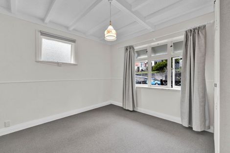Photo of property in 27 Bonithon Avenue, Moturoa, New Plymouth, 4310