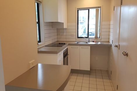 Photo of property in 10/10-26 John Jennings Drive, Oteha, Auckland, 0632
