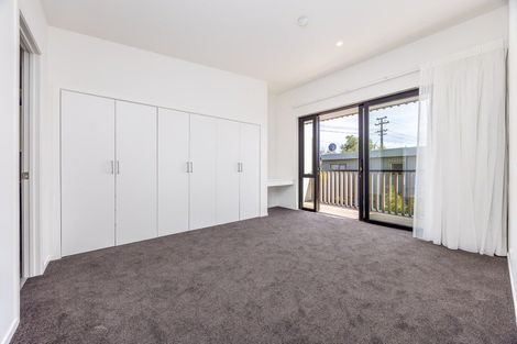 Photo of property in 771b East Coast Road, Northcross, Auckland, 0630