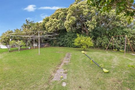 Photo of property in 15 Awaroa Road, Helensville, 0800