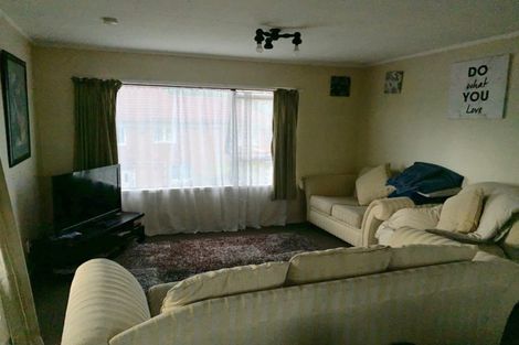 Photo of property in 9 Craigbank Avenue, New Lynn, Auckland, 0600