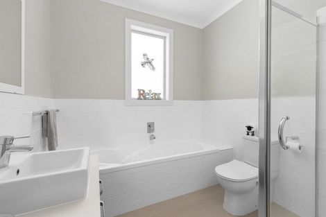 Photo of property in 18 Panorama Heights, Orewa, 0931
