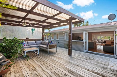 Photo of property in 28 Alexander Avenue, Torbay, Auckland, 0630