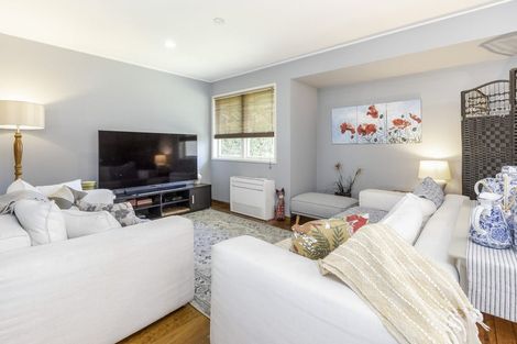 Photo of property in 8 Miro Place, Waiuku, 2123