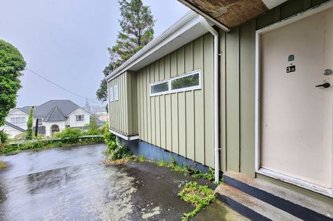 Photo of property in 2/3 Torwood Road, Khandallah, Wellington, 6035