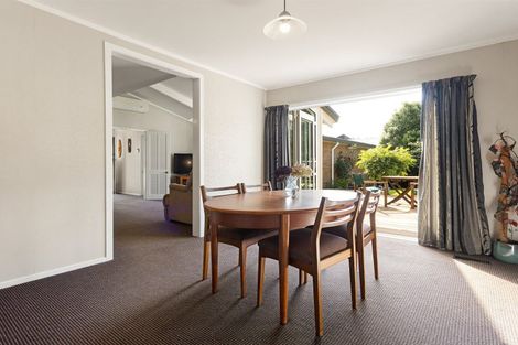 Photo of property in 23 Gilbass Avenue, Hamilton Lake, Hamilton, 3204