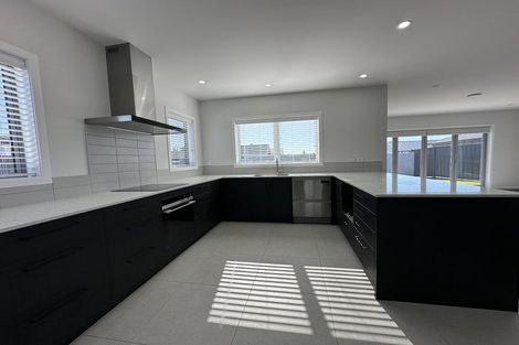 Photo of property in 6 George Yee Place, Taradale, 4112