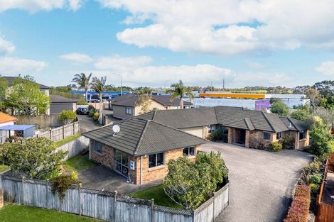 Photo of property in 142 Oaktree Avenue, Browns Bay, Auckland, 0630
