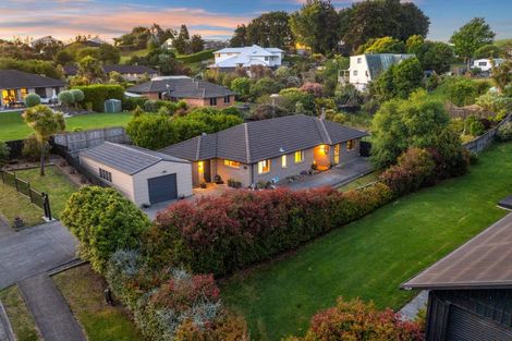 Photo of property in 16 Gavinike Place, Waimauku, 0812