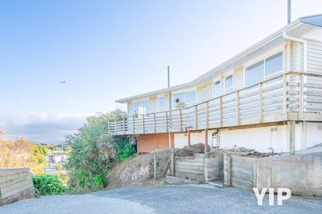 Photo of property in 9 Omega Street, Newlands, Wellington, 6037