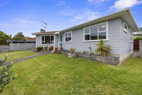 Photo of property in 2 Whirinaki Crescent, Heretaunga, Upper Hutt, 5018