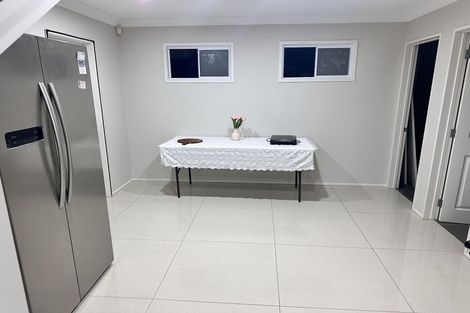 Photo of property in 5 Belleaire Court, West Harbour, Auckland, 0618
