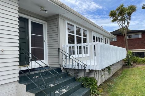 Photo of property in 55 Forrest Hill Road, Milford, Auckland, 0620