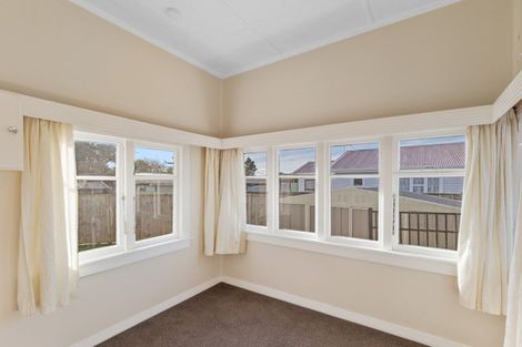 Photo of property in 13 Winchester Street, Levin, 5510