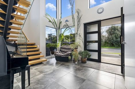 Photo of property in 25 Waitemata Drive, One Tree Point, 0118