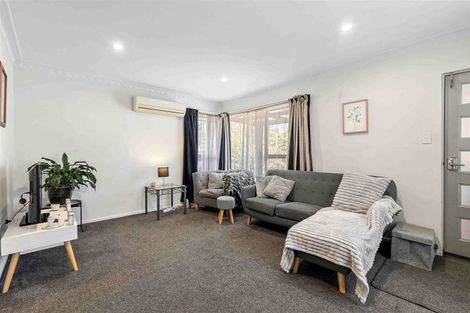 Photo of property in 320 Memorial Avenue, Burnside, Christchurch, 8053