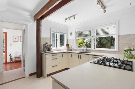 Photo of property in 71 Takahe Road, Titirangi, Auckland, 0604