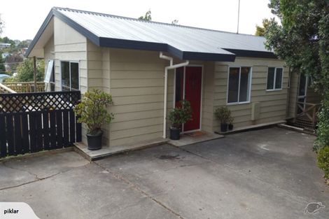 Photo of property in 8a Holiday Road, Stanmore Bay, Whangaparaoa, 0932