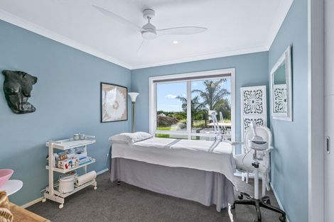 Photo of property in 76 Pohutukawa Drive, Levin, 5571