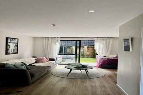 Photo of property in 4/37 Camelot Place, Glenfield, Auckland, 0629