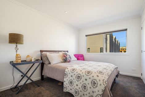 Photo of property in 32 Marine Parade, Hobsonville, Auckland, 0616