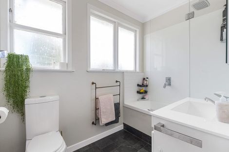 Photo of property in 4 Sequoia Place, Maoribank, Upper Hutt, 5018