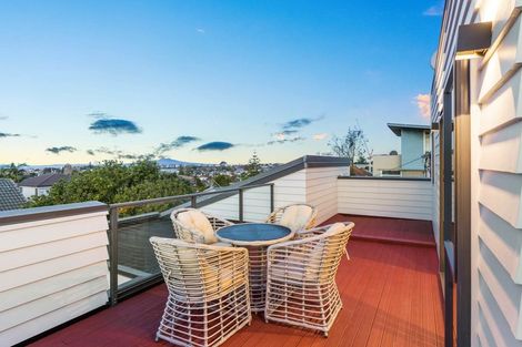Photo of property in 45a Forrest Hill Road, Milford, Auckland, 0620