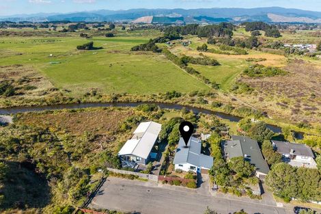 Photo of property in 4 Moana Street, Otaki Beach, Otaki, 5512