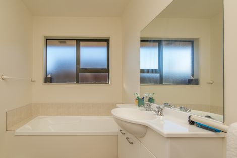 Photo of property in 4 Chesterfield Mews, Russley, Christchurch, 8042
