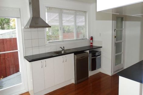 Photo of property in 2 Geordie Street, Henderson, Auckland, 0612