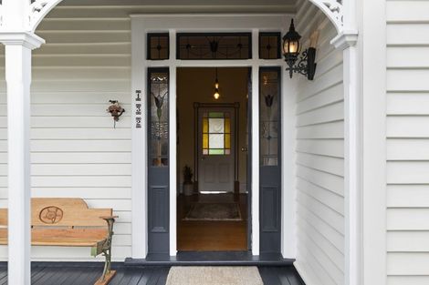 Photo of property in 132 Tukapa Street, Westown, New Plymouth, 4310