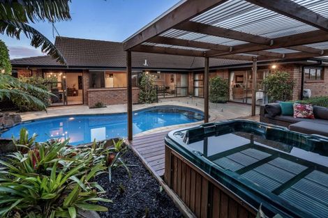 Photo of property in 6 Citation Way, Botany Downs, Auckland, 2010