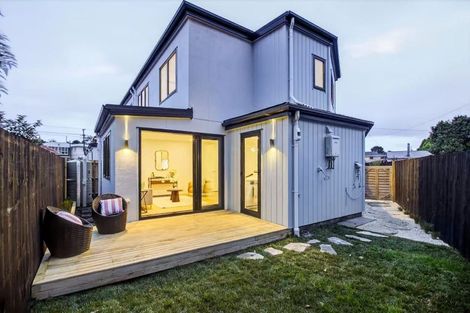 Photo of property in 121d Vodanovich Road, Te Atatu South, Auckland, 0610