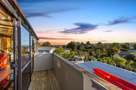 Photo of property in 39 Rehia Road, Massey, Auckland, 0614