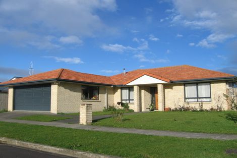 Photo of property in 146 Ruapehu Drive, Fitzherbert, Palmerston North, 4410