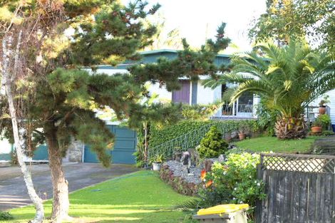 Photo of property in 1/17 Montgomery Crescent, Cockle Bay, Auckland, 2014